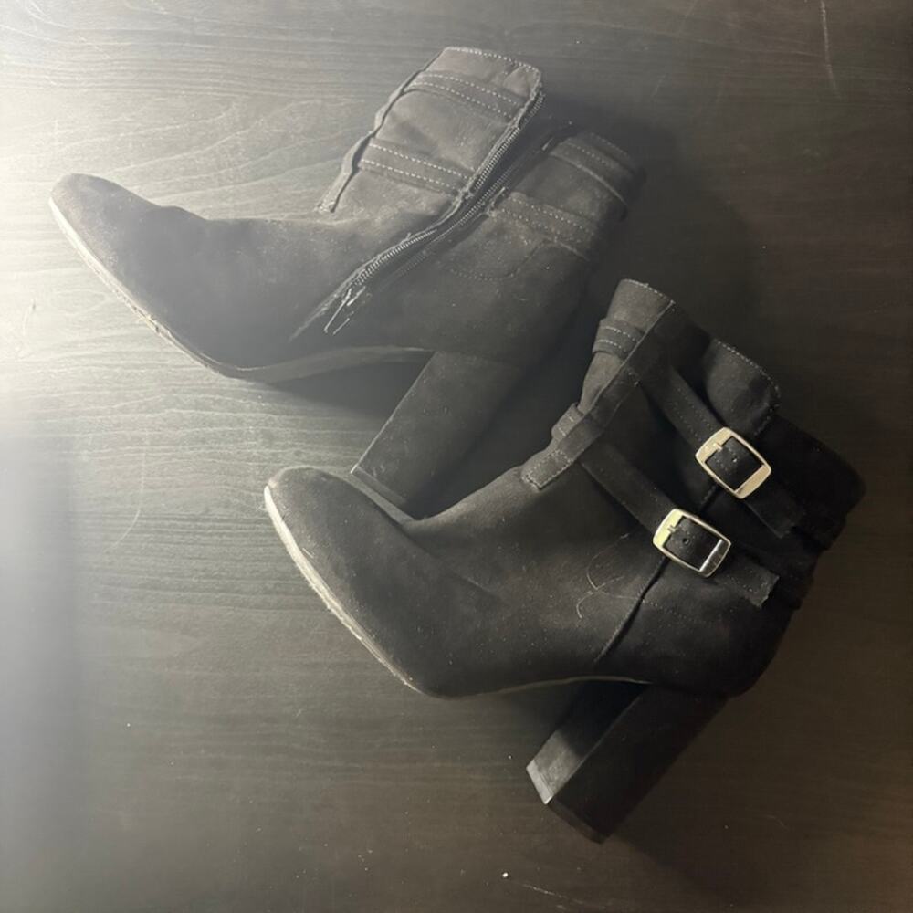 Christian Siriano Women's Waylan Black Double Buckle Zip Ankle Bootie Boots 8.5M - Picture 3 of 7